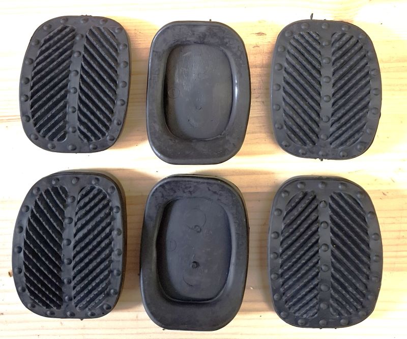 Kytkinpolkimen_ja_jarrupolkimen_kumi-4130367