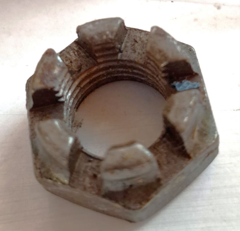 Etuakselin_mutteri-980498