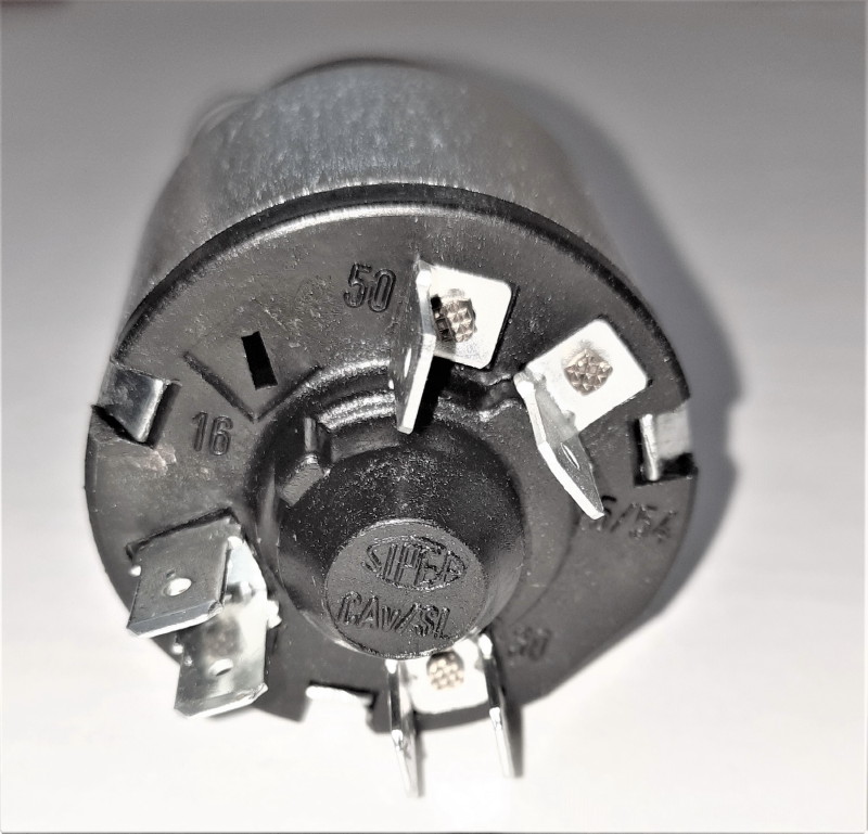 F101-483--Virtalukko_kojelautaan--4085483