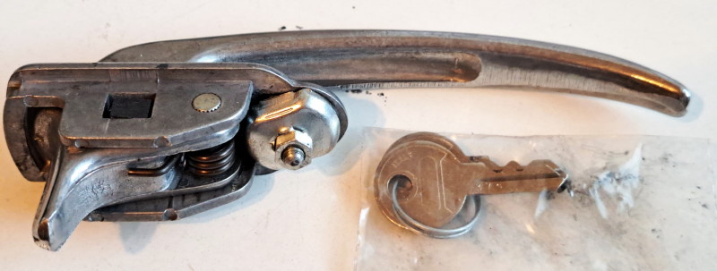 Oven ulkokahva ja avaimet