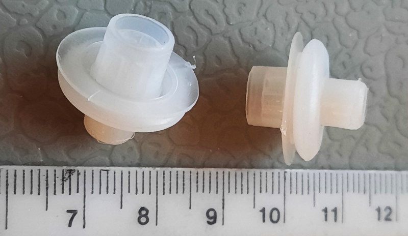 Helmalistan kiinnike muovi