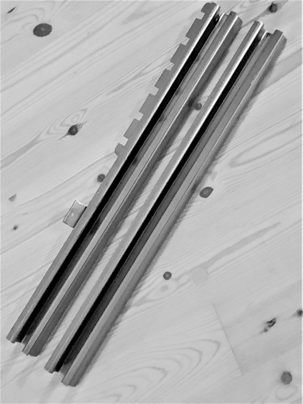 Penkin U-kiskot lattiaan pari