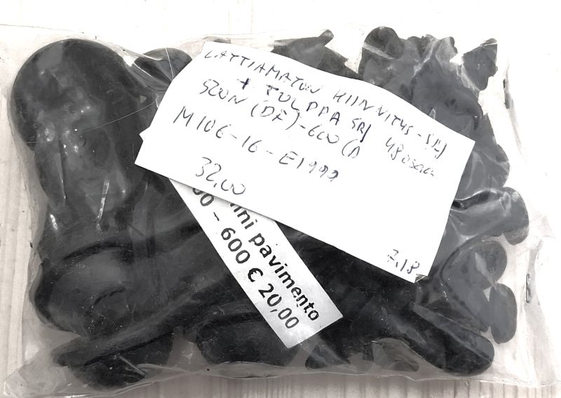 M106-16-EI999--Lattia_kumittulpat_ja_maton_kiinnikkeet--888123