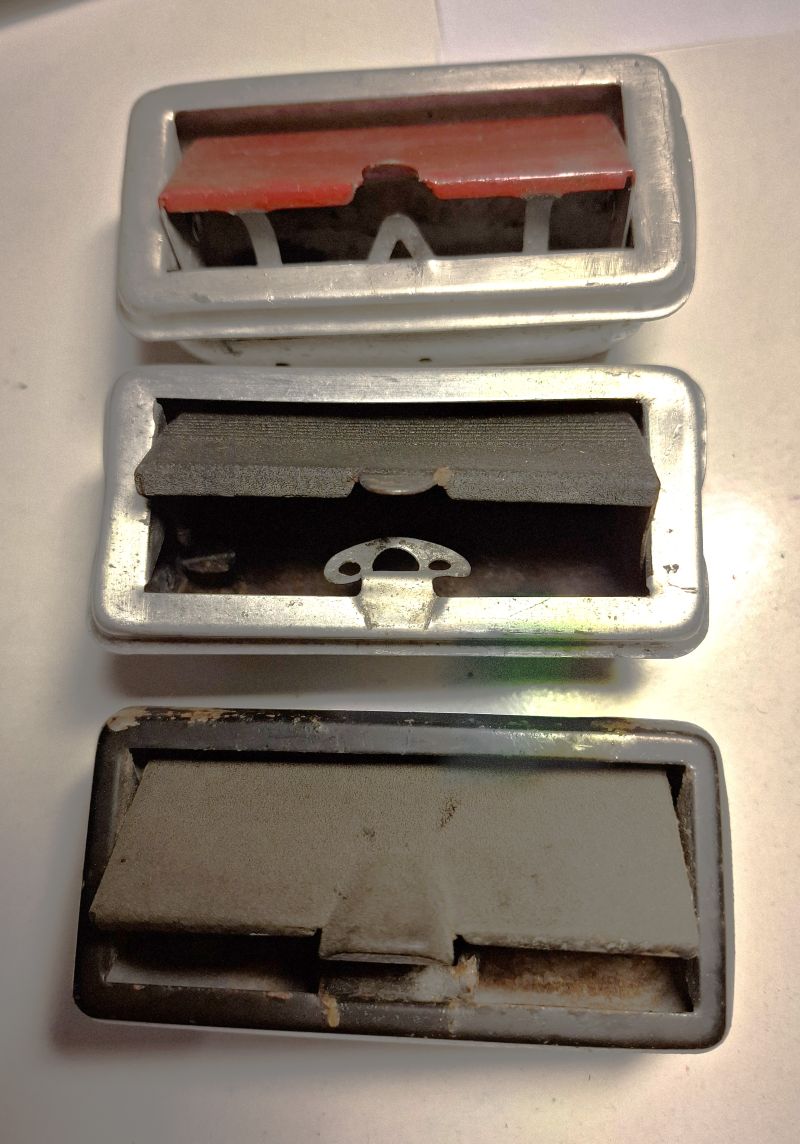 M107-585K_tuhkakuppi_USED